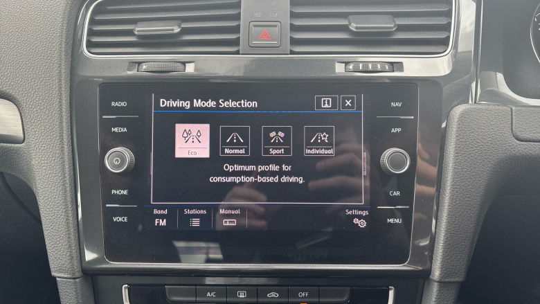 Volkswagen Golf 1.6 TDI SE [Nav] 5dr Diesel Hatchback